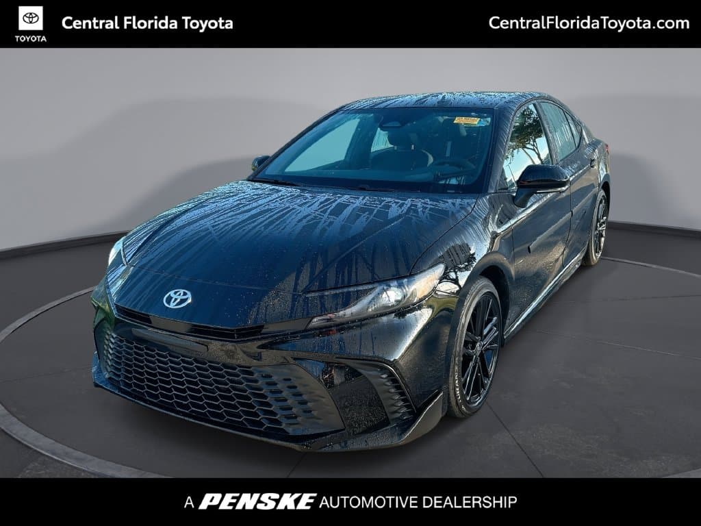 2025 Toyota Camry SE — photo 1 of 35