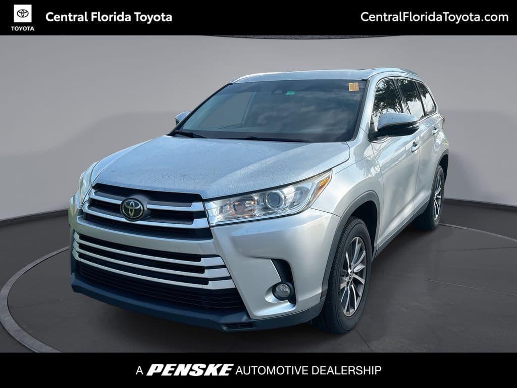 2019 Toyota Highlander XLE — photo 1 of 35