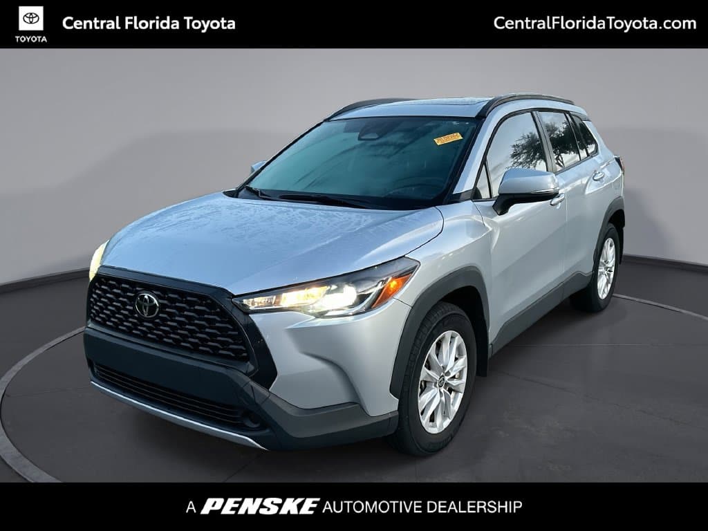 2024 Toyota Corolla Cross LE — photo 1 of 35