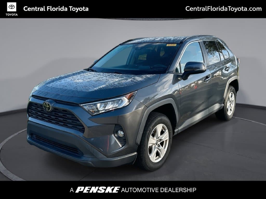 2020 Toyota RAV4 XLE — photo 1 of 33