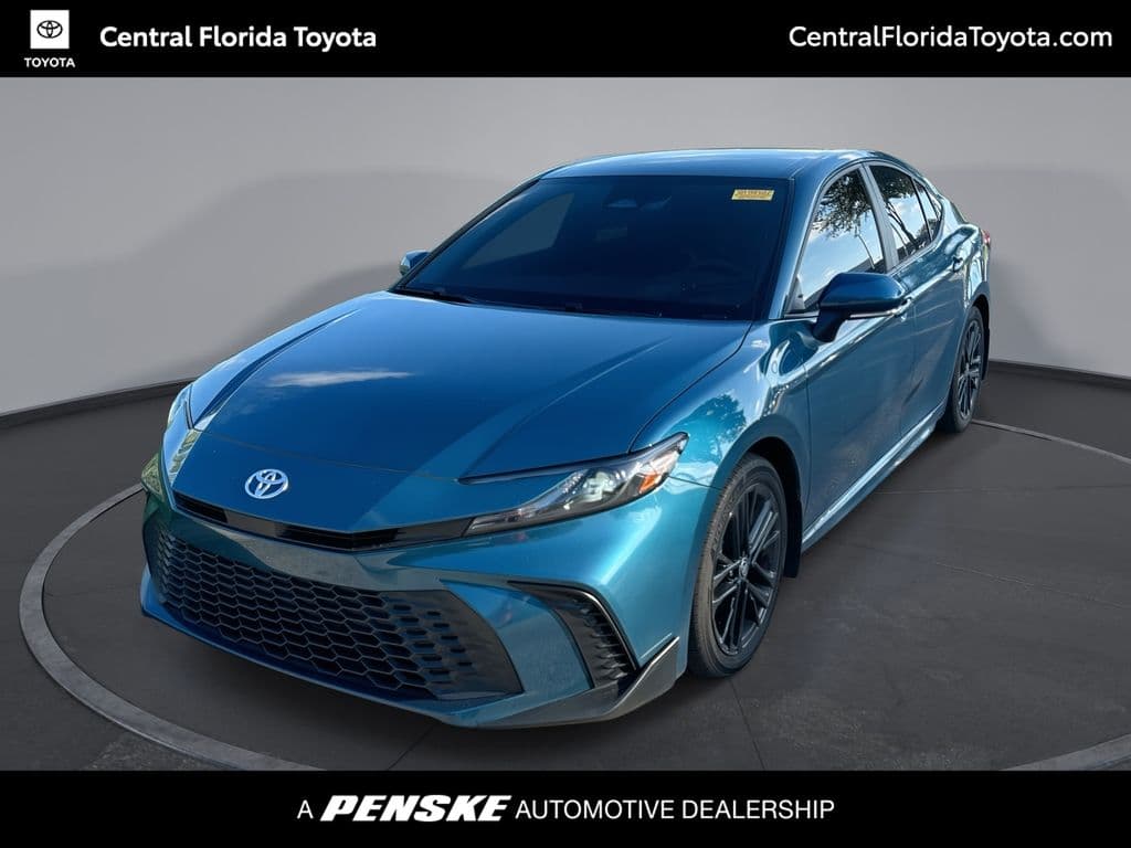 2025 Toyota Camry SE — photo 1 of 35