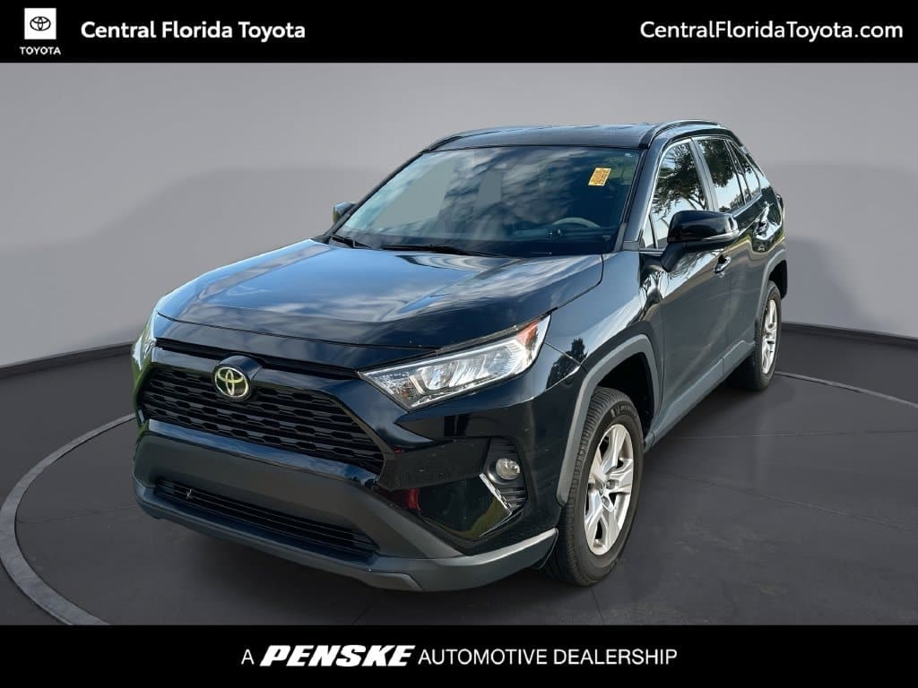 2021 Toyota RAV4 XLE — photo 1 of 32