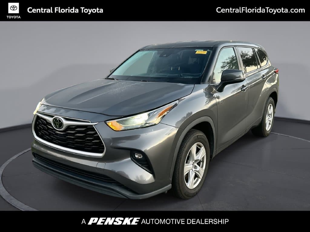2023 Toyota Highlander LE — photo 1 of 34