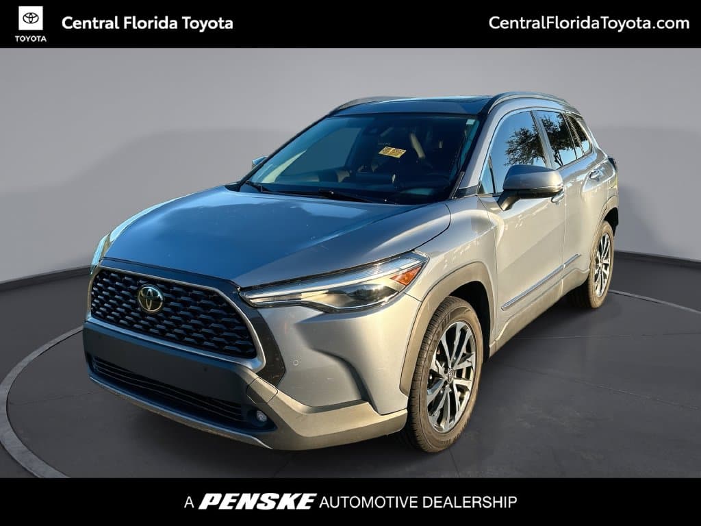 2022 Toyota Corolla Cross XLE — photo 1 of 36