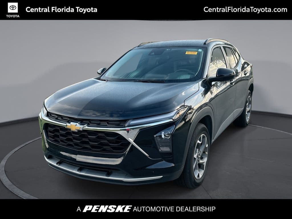 2025 Chevrolet Trax LT — photo 1 of 29