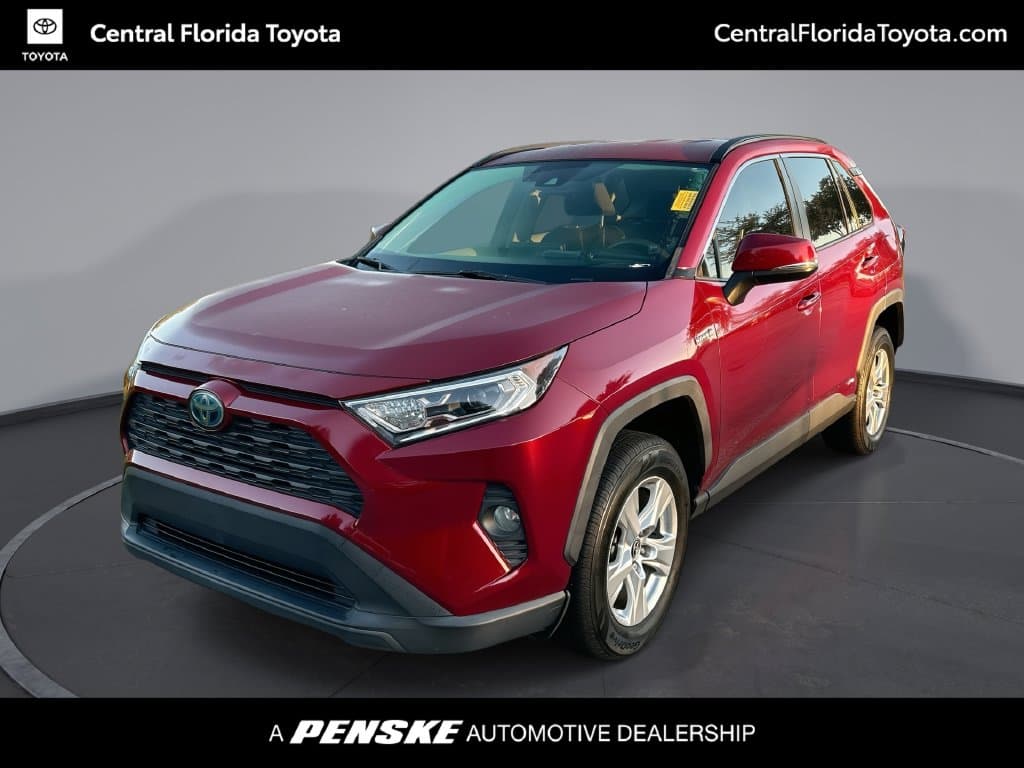 2020 Toyota RAV4 Hybrid XLE — photo 1 of 33