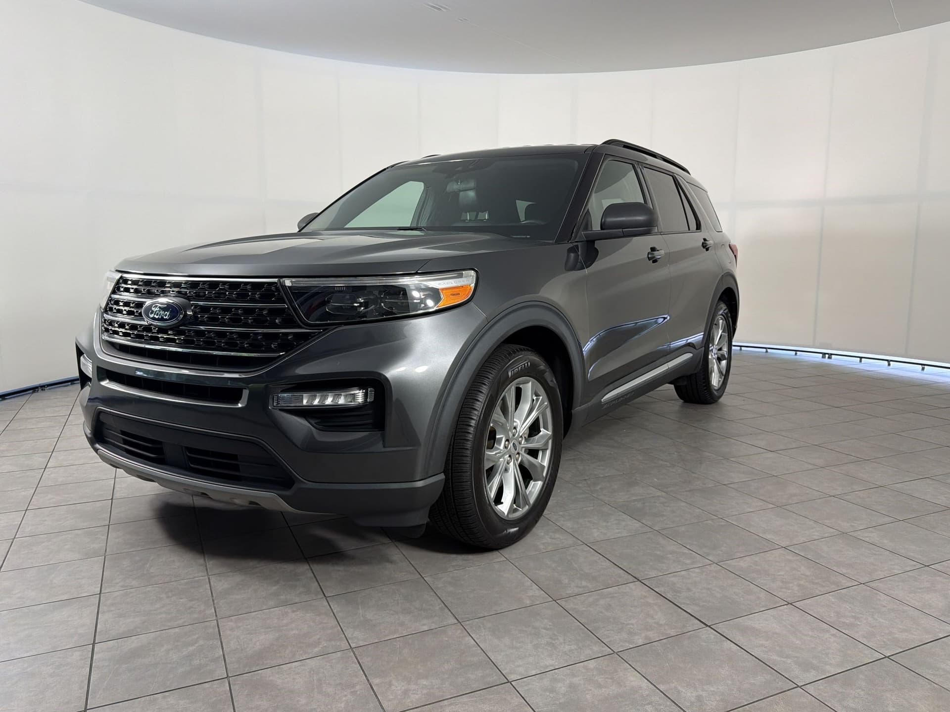 2020 Ford Explorer XLT — photo 1 of 28
