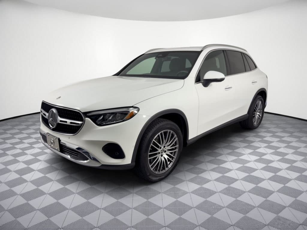 2025 Mercedes-Benz GLC GLC 300 — photo 1 of 32