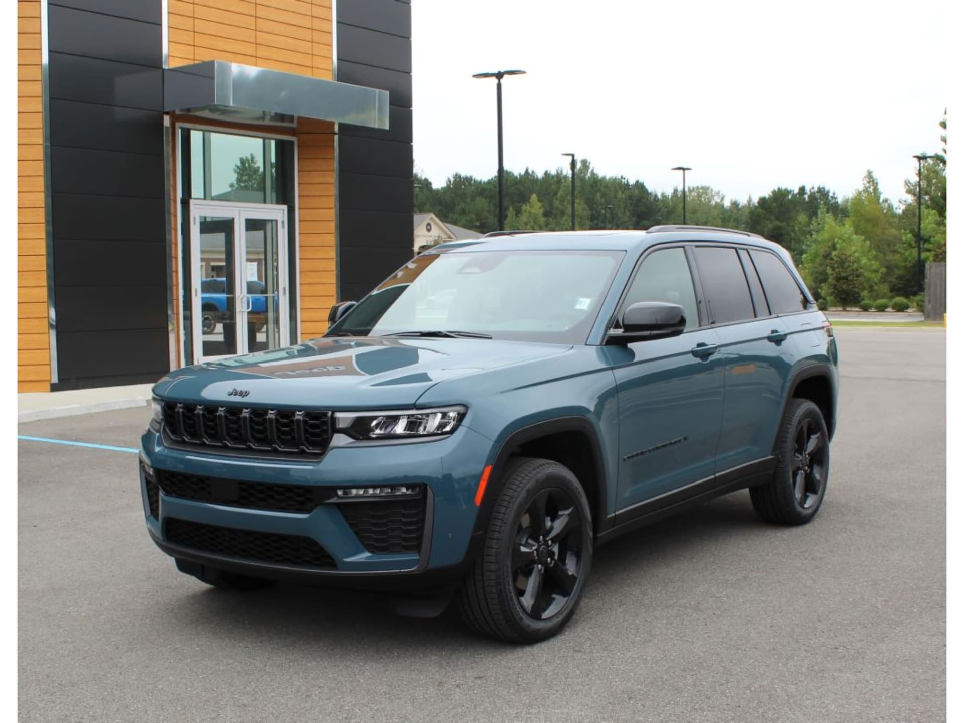 2027 Jeep Grand Cherokee Limited — photo 1 of 38