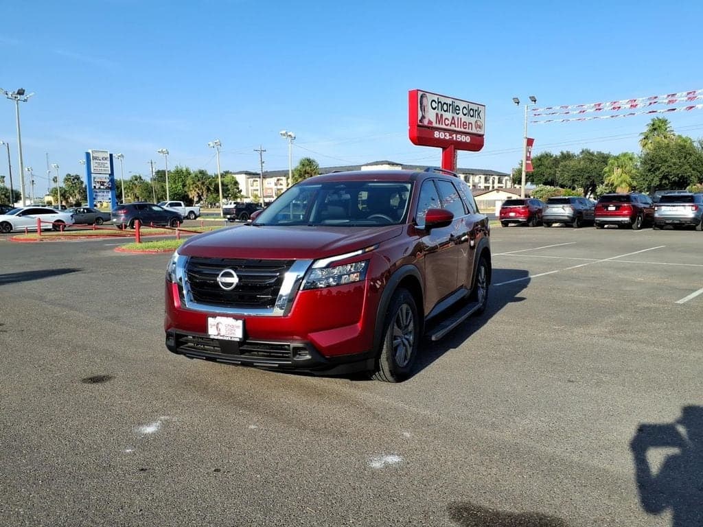 2025 Nissan Pathfinder SV — photo 1 of 20