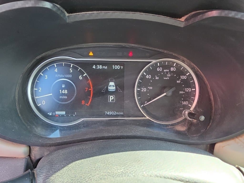 2020 Nissan Versa SV — photo 1 of 12