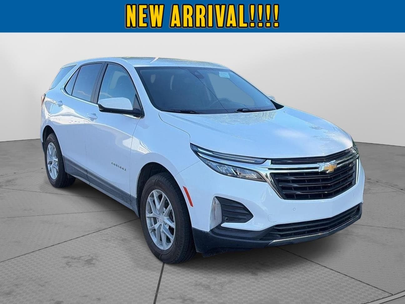 2022 Chevrolet Equinox LT — photo 1 of 34