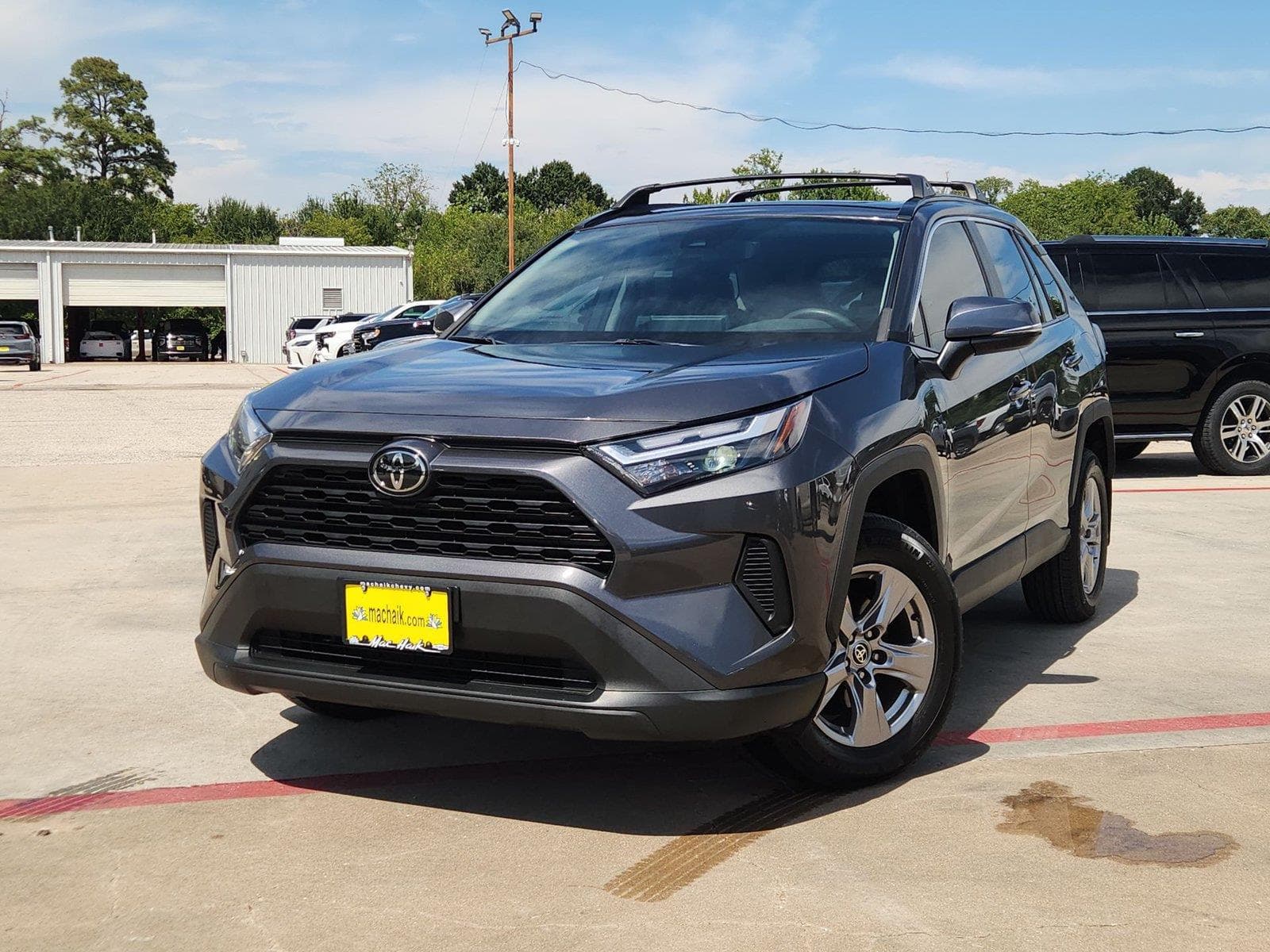 2023 Toyota RAV4 XLE — photo 1 of 33