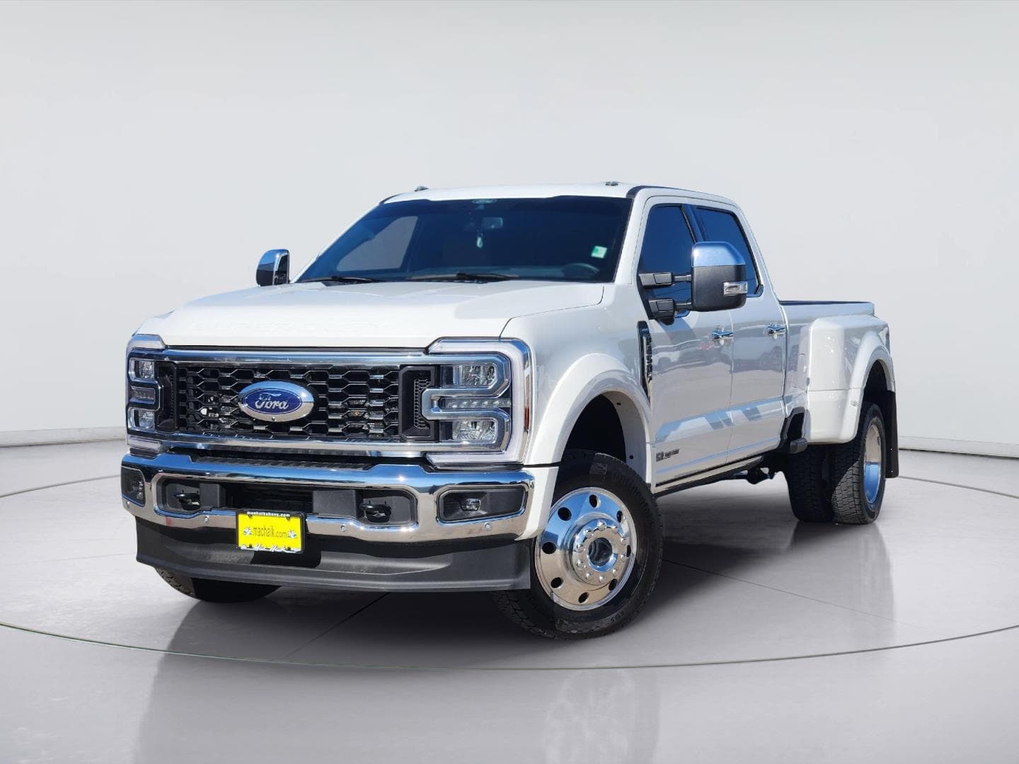 2025 Ford Super Duty F-450 DRW LARIAT — photo 1 of 34