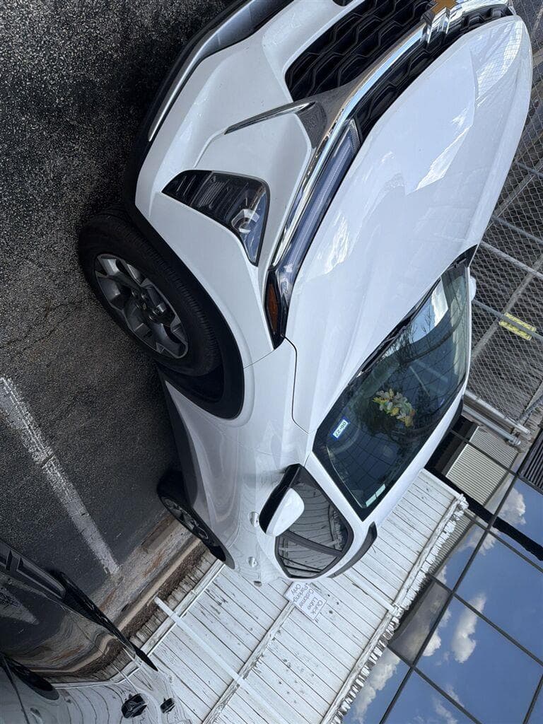 2025 Chevrolet Trax LT — photo 1 of 5