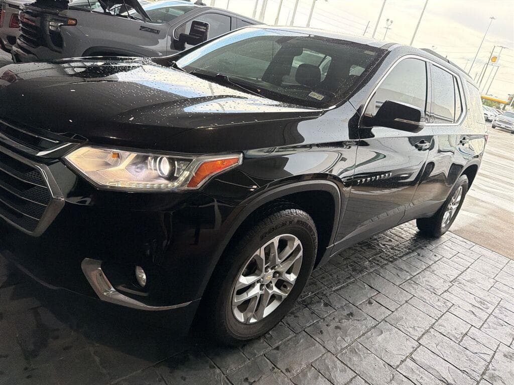 2021 Chevrolet Traverse LT Cloth — photo 1 of 4