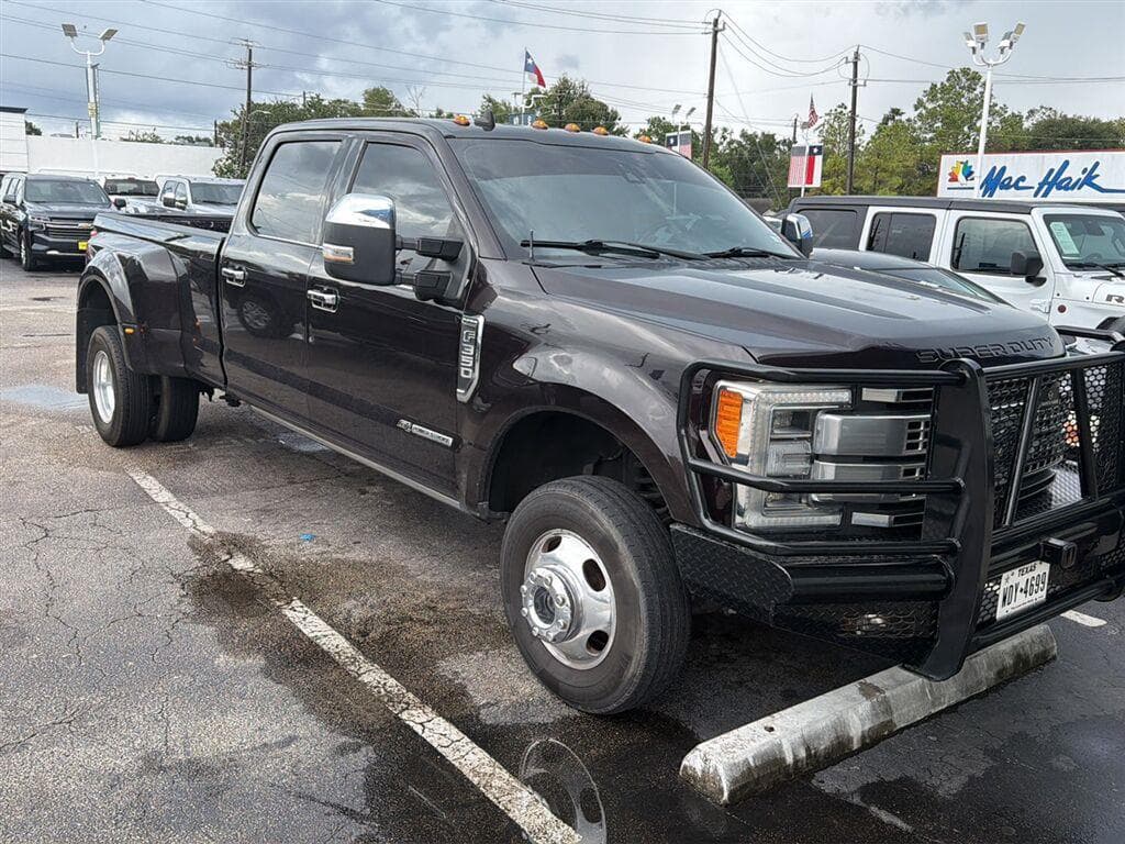 2019 Ford Super Duty F-350 DRW Platinum — photo 1 of 9