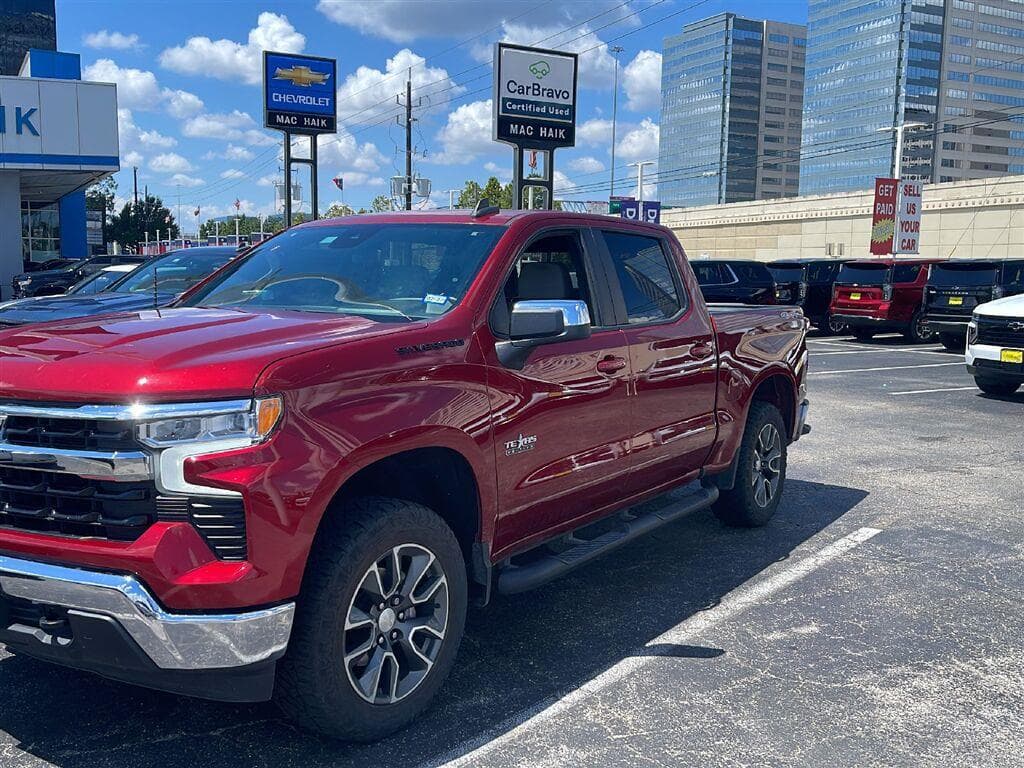 2022 Chevrolet Silverado 1500 LT — photo 1 of 7