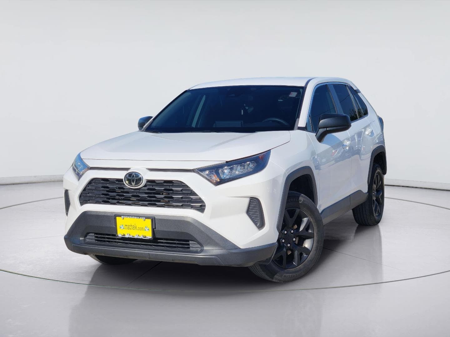 2022 Toyota RAV4 LE — photo 1 of 32