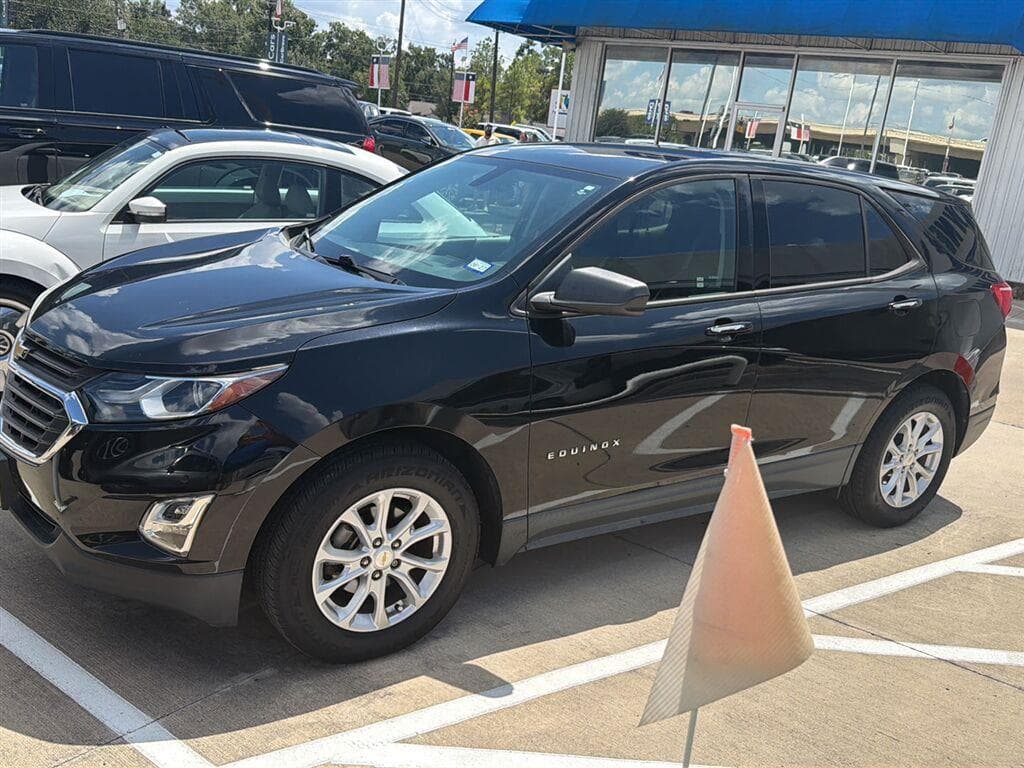2019 Chevrolet Equinox LS — photo 1 of 5