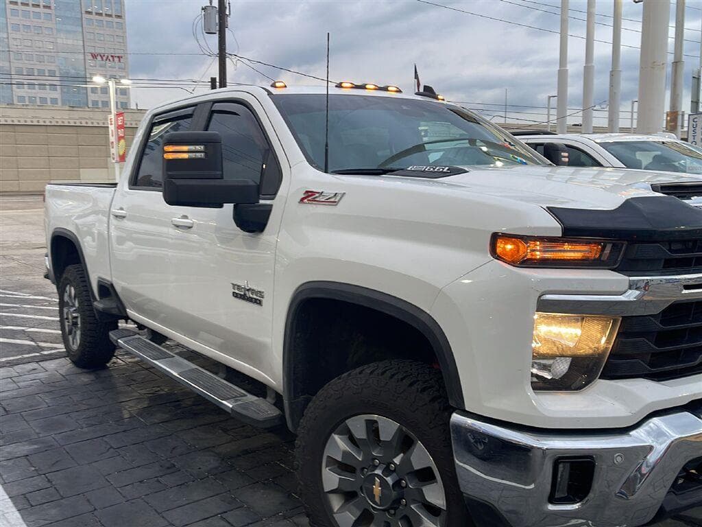 2025 Chevrolet Silverado 2500HD LT — photo 1 of 5