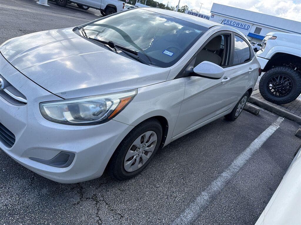 2016 Hyundai Accent SE — photo 1 of 4