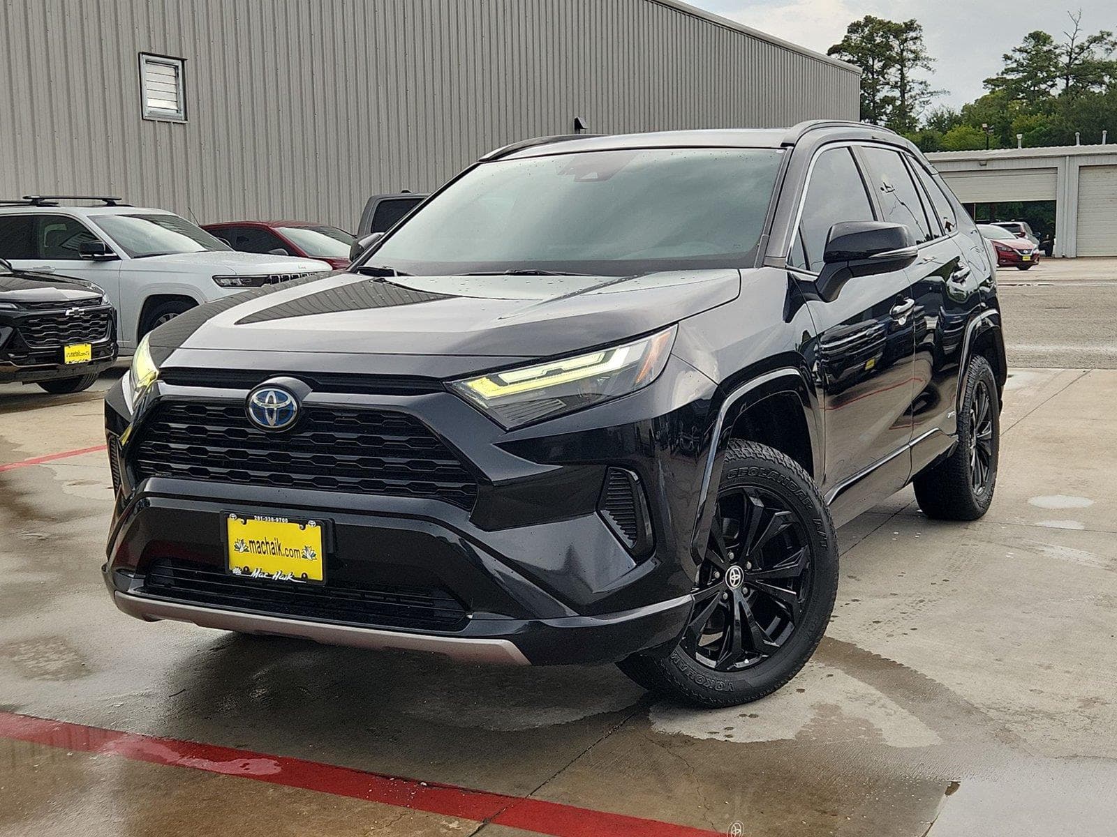 2024 Toyota RAV4 Hybrid SE — photo 1 of 33
