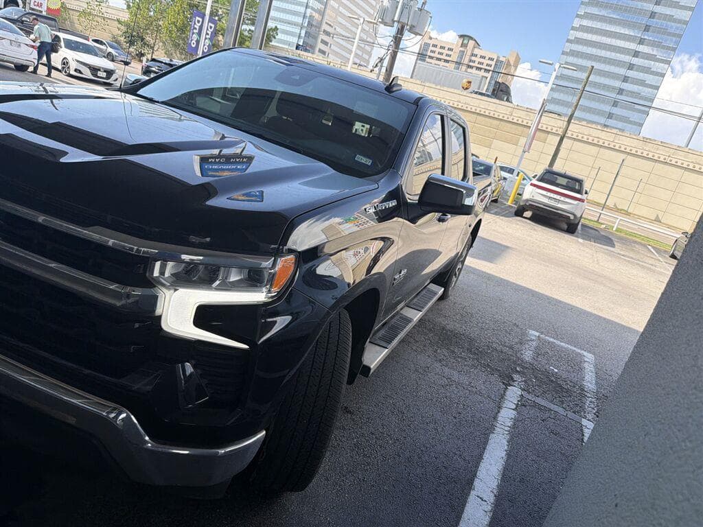 2022 Chevrolet Silverado 1500 LT — photo 1 of 5