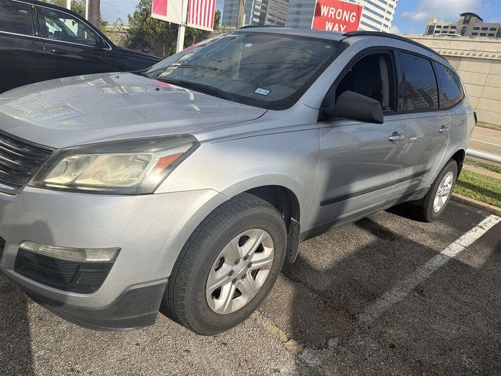 2015 Chevrolet Traverse LS — photo 1 of 5