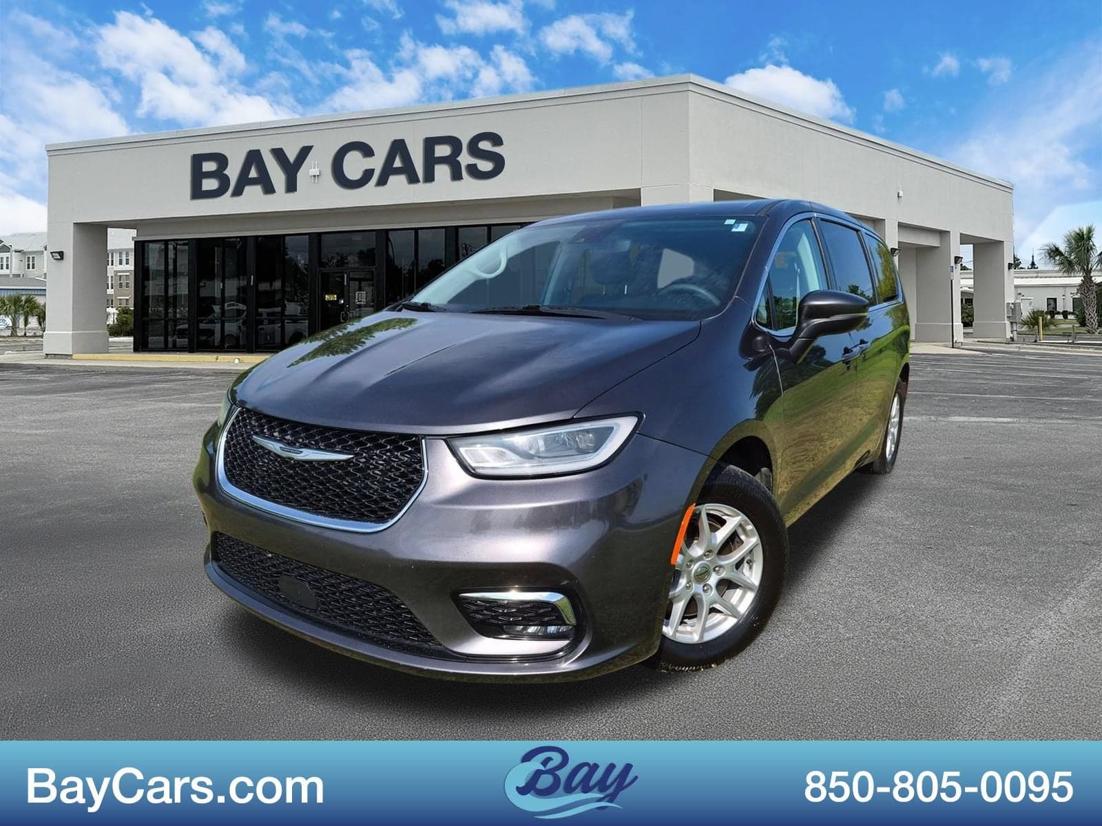 2023 Chrysler Pacifica Touring L — photo 1 of 21