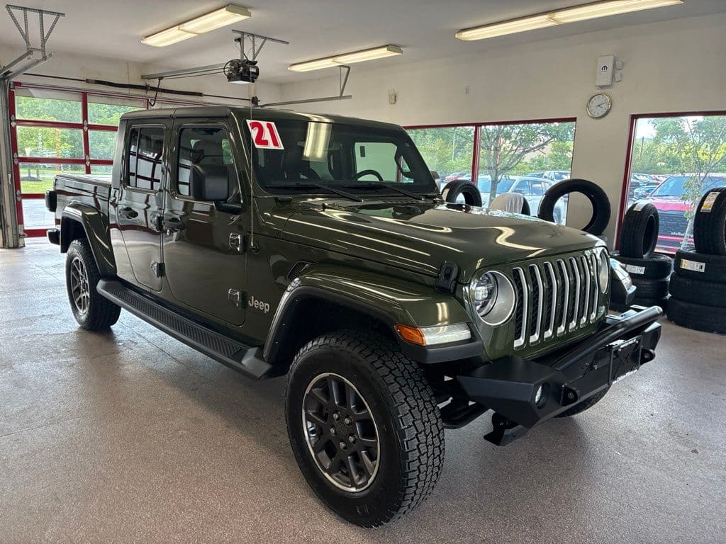 2021 Jeep Gladiator Overland — photo 1 of 43