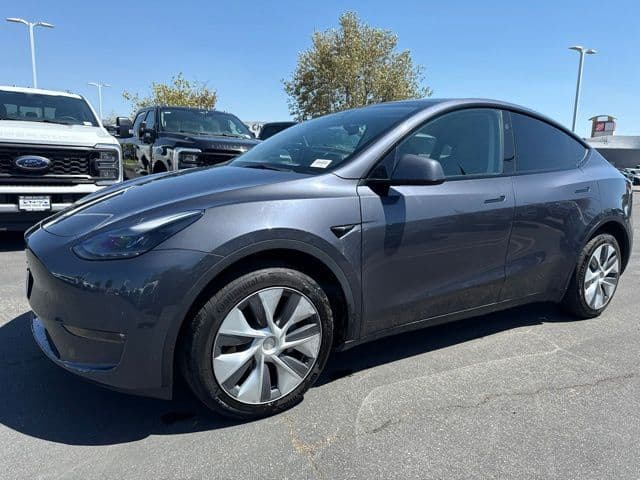 2023 Tesla Model Y Long Range — photo 1 of 10