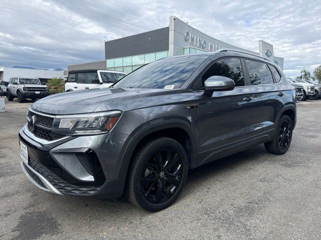 2022 Volkswagen Taos SE — photo 1 of 10