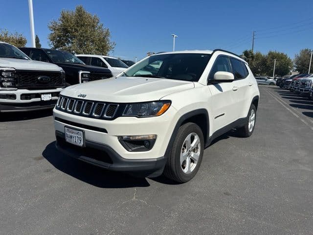 2019 Jeep Compass Latitude — photo 1 of 10