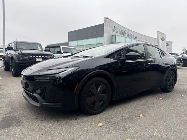 2025 Toyota Prius LE — photo 1 of 10