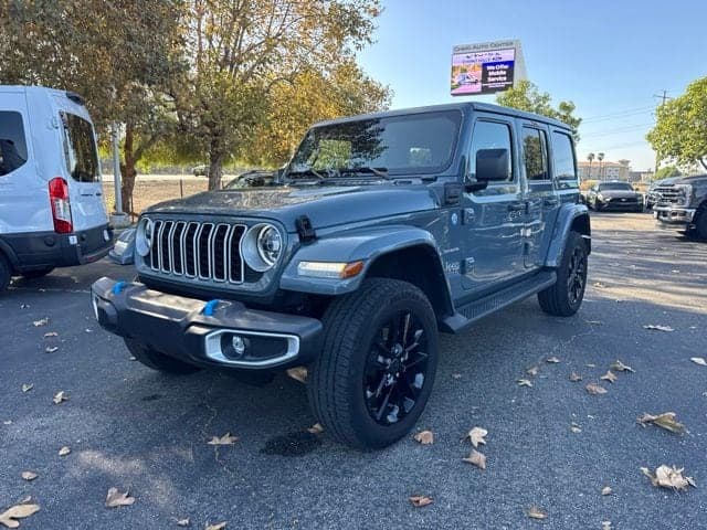 2024 Jeep Wrangler Sahara — photo 1 of 10