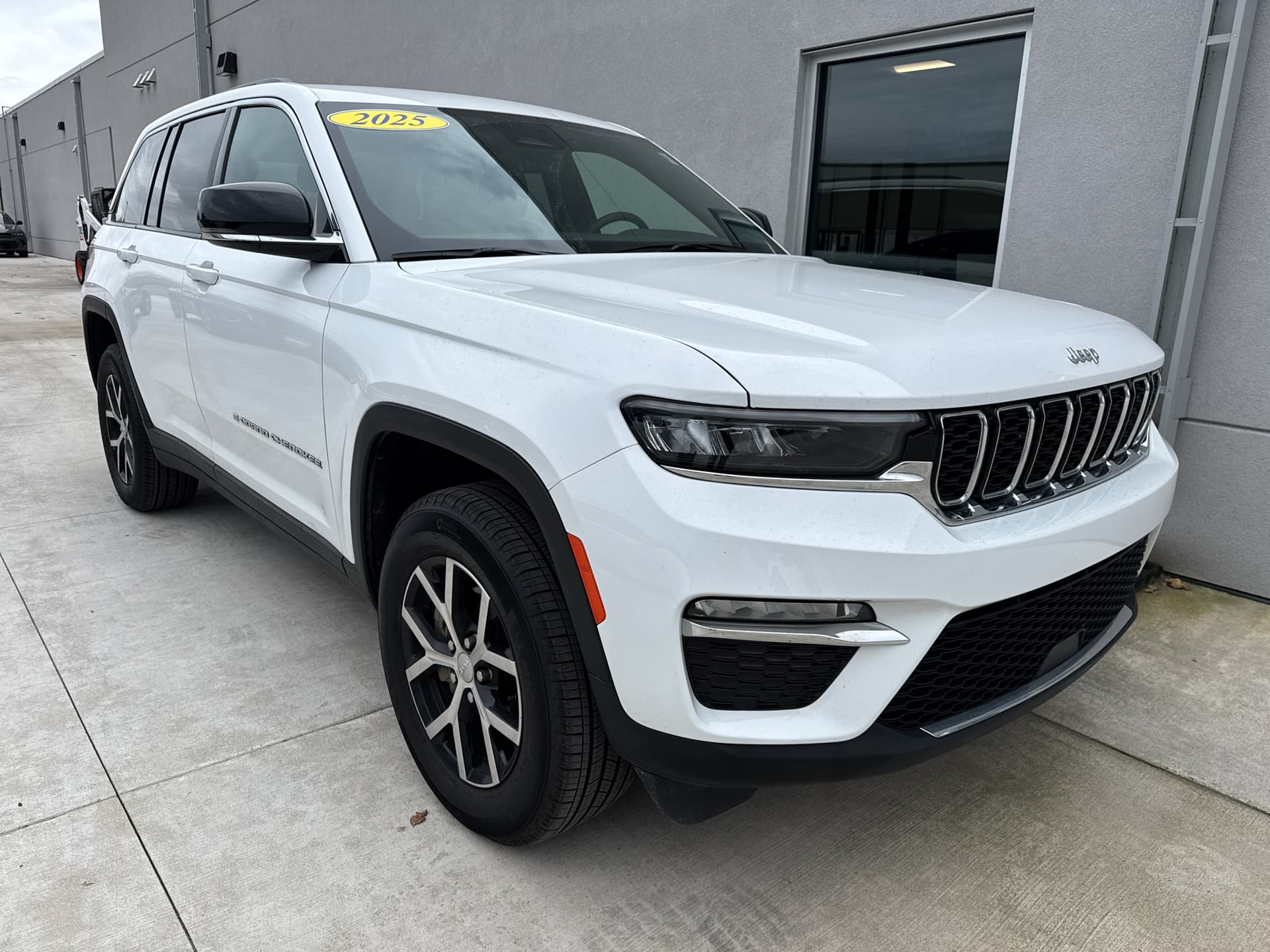 2025 Jeep Grand Cherokee Limited — photo 1 of 10