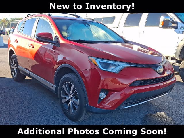 2017 Toyota RAV4 XLE — photo 1 of 10
