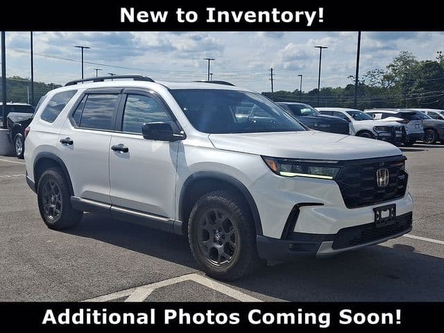 2024 Honda Pilot TrailSport — photo 1 of 10