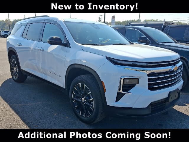 2025 Chevrolet Traverse AWD LT — photo 1 of 11