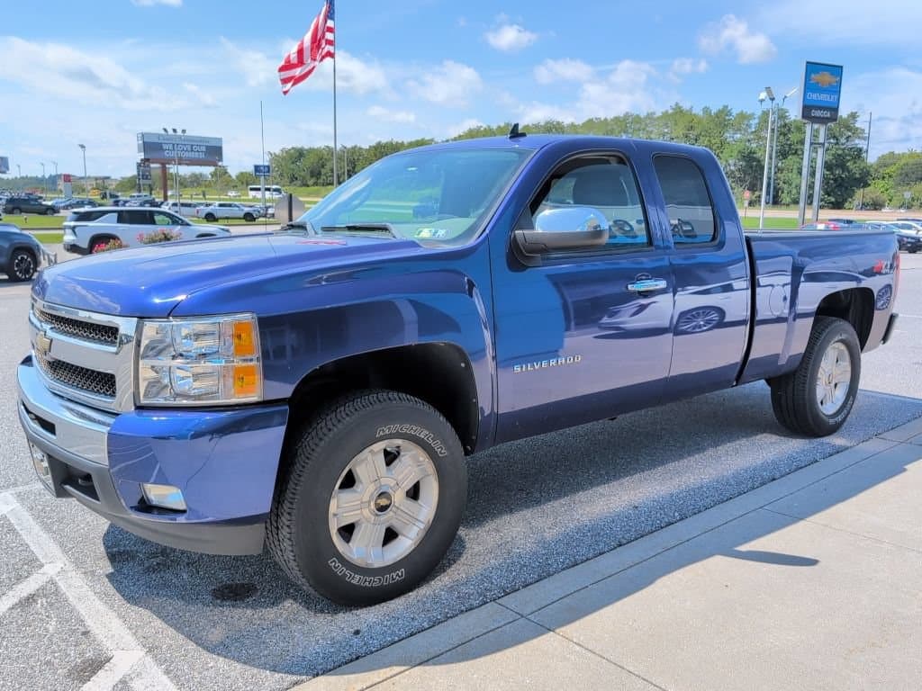 2011 Chevrolet Silverado 1500 LT — photo 1 of 2