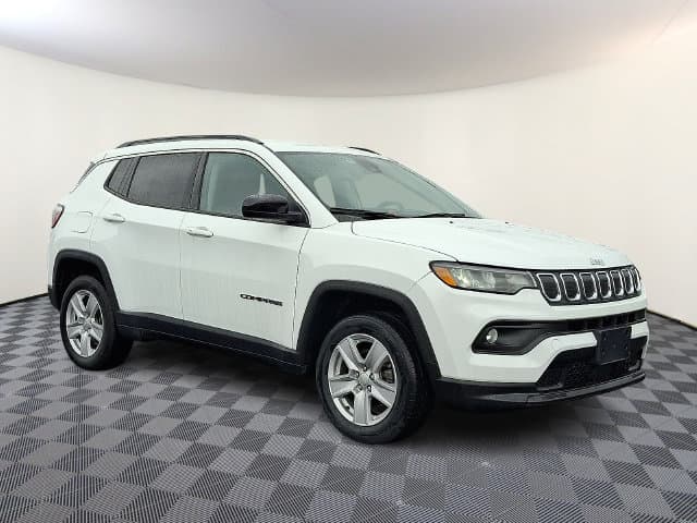 2022 Jeep Compass Latitude — photo 1 of 33