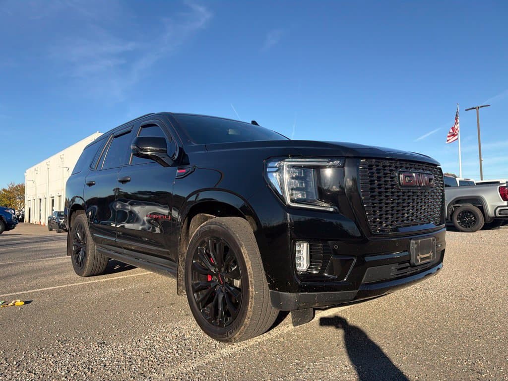 2022 GMC Yukon Denali — photo 1 of 18