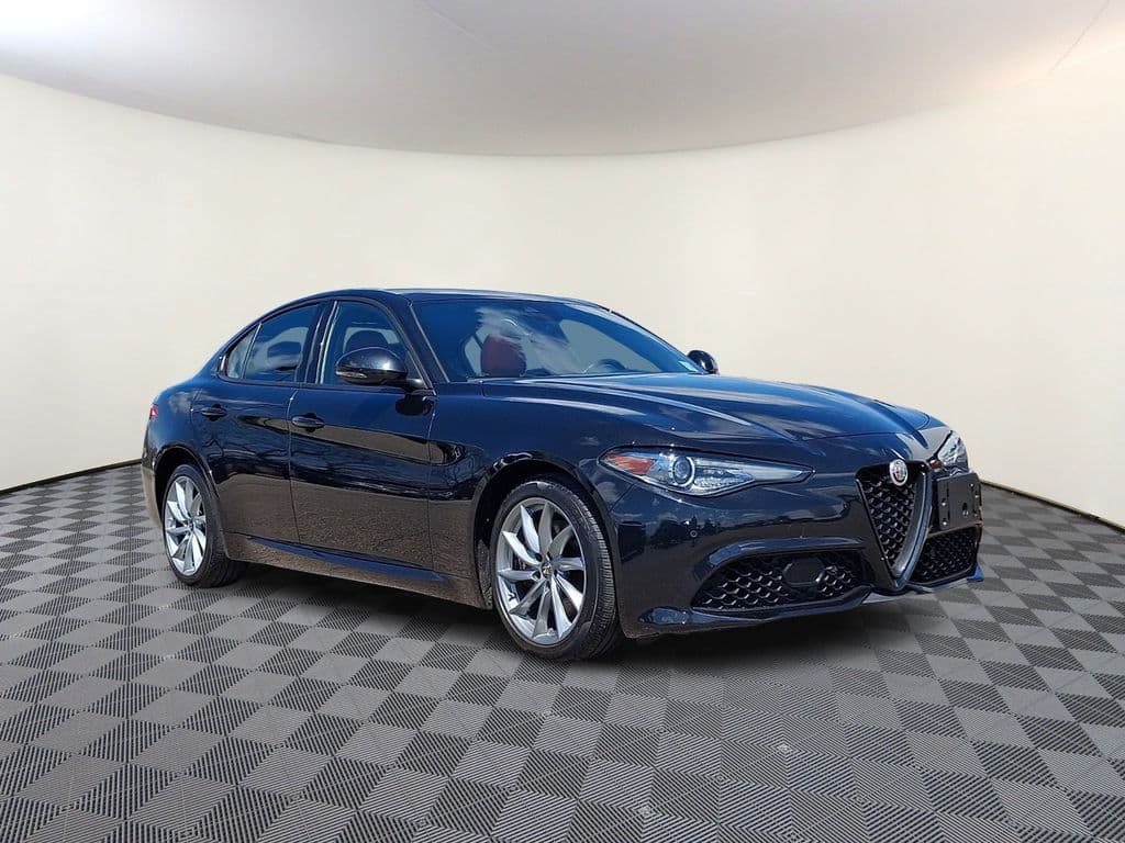 2023 Alfa Romeo Giulia Base — photo 1 of 33