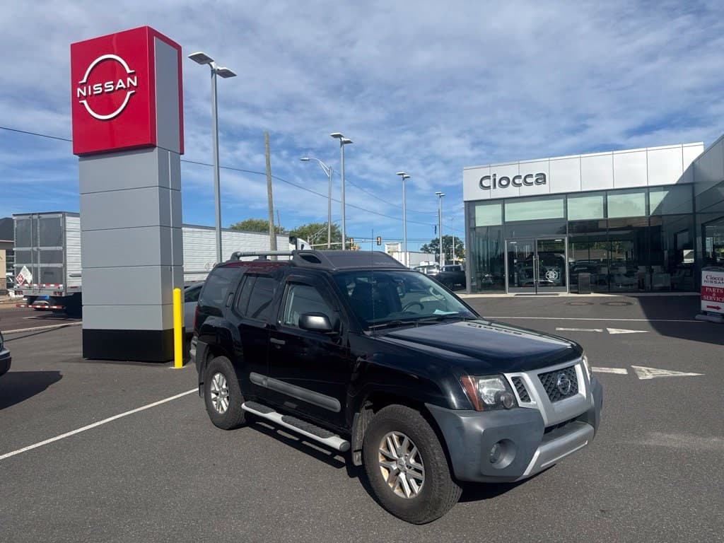 2015 Nissan Xterra S — photo 1 of 30