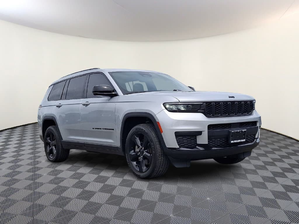 2022 Jeep Grand Cherokee L Altitude — photo 1 of 33