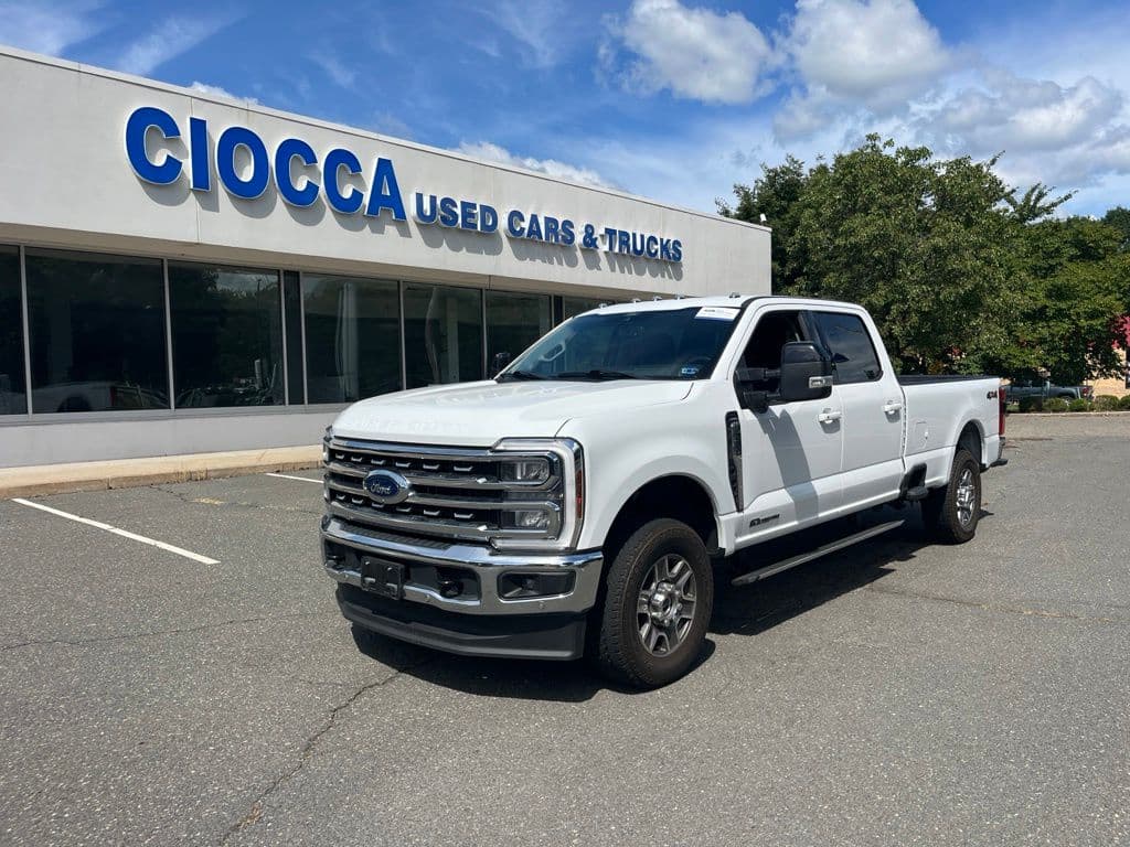 2024 Ford Super Duty F-250 SRW LARIAT — photo 1 of 9