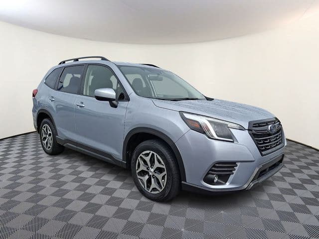 2024 Subaru Forester Premium — photo 1 of 32