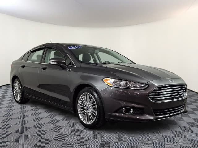 2016 Ford Fusion SE — photo 1 of 32