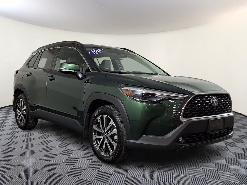 2024 Toyota Corolla Cross XLE — photo 1 of 32